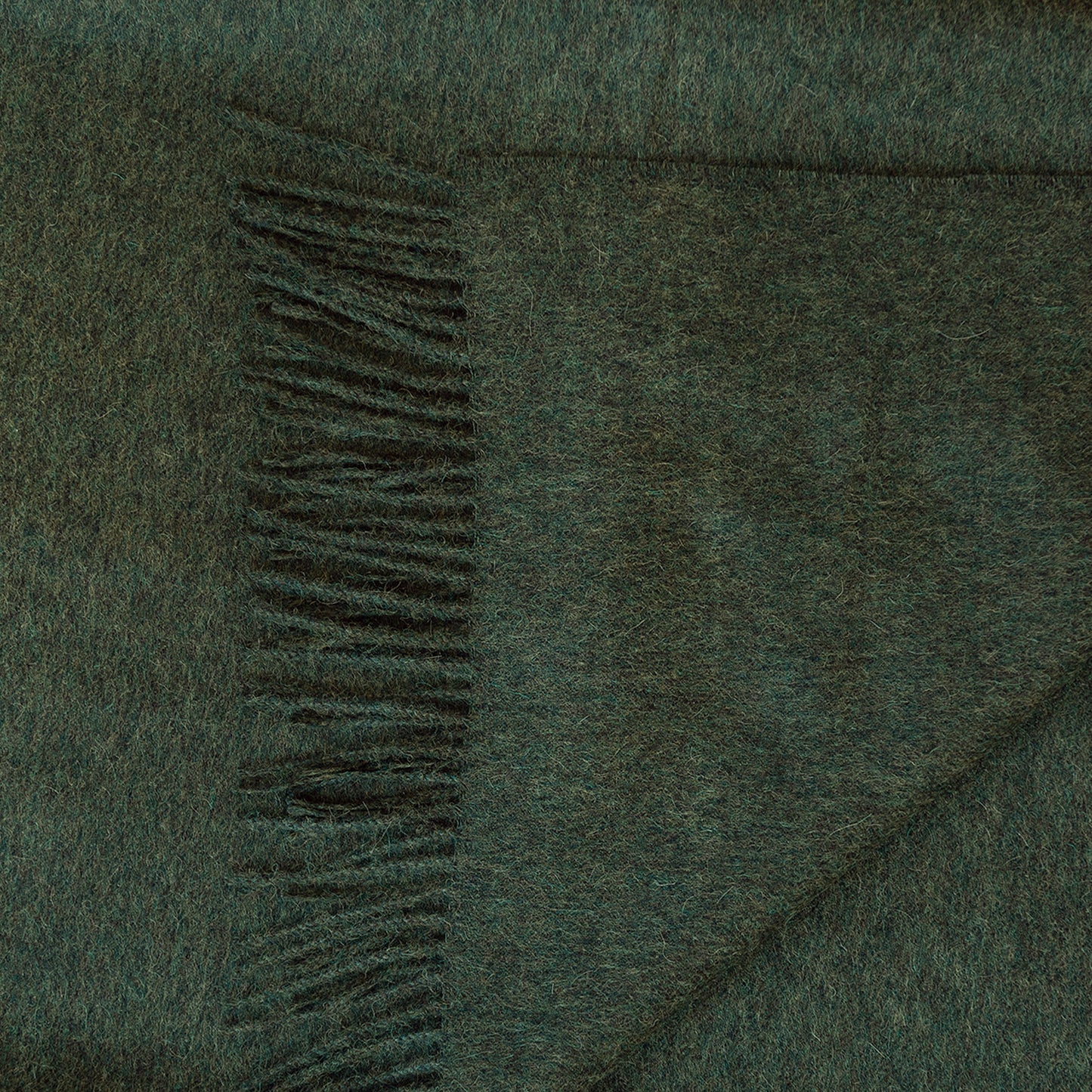 Alfie Throw by St. Genève