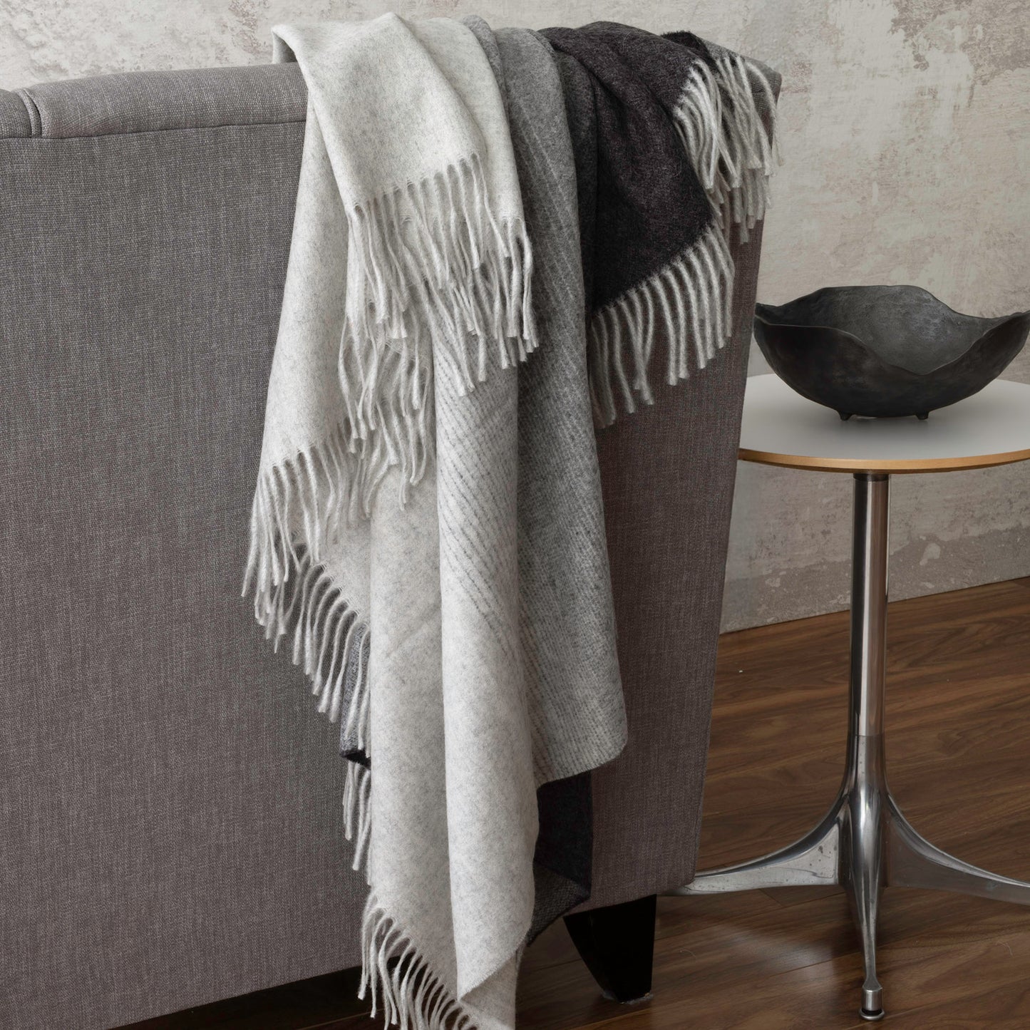 Aria Throw by St. Genève