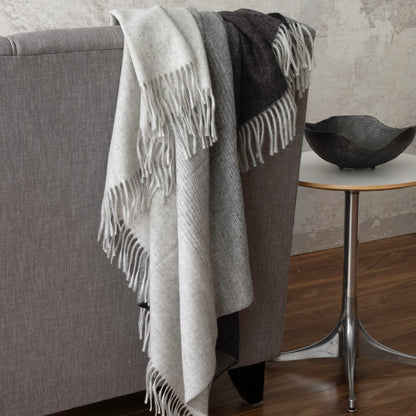 Aria Throw by St. Genève