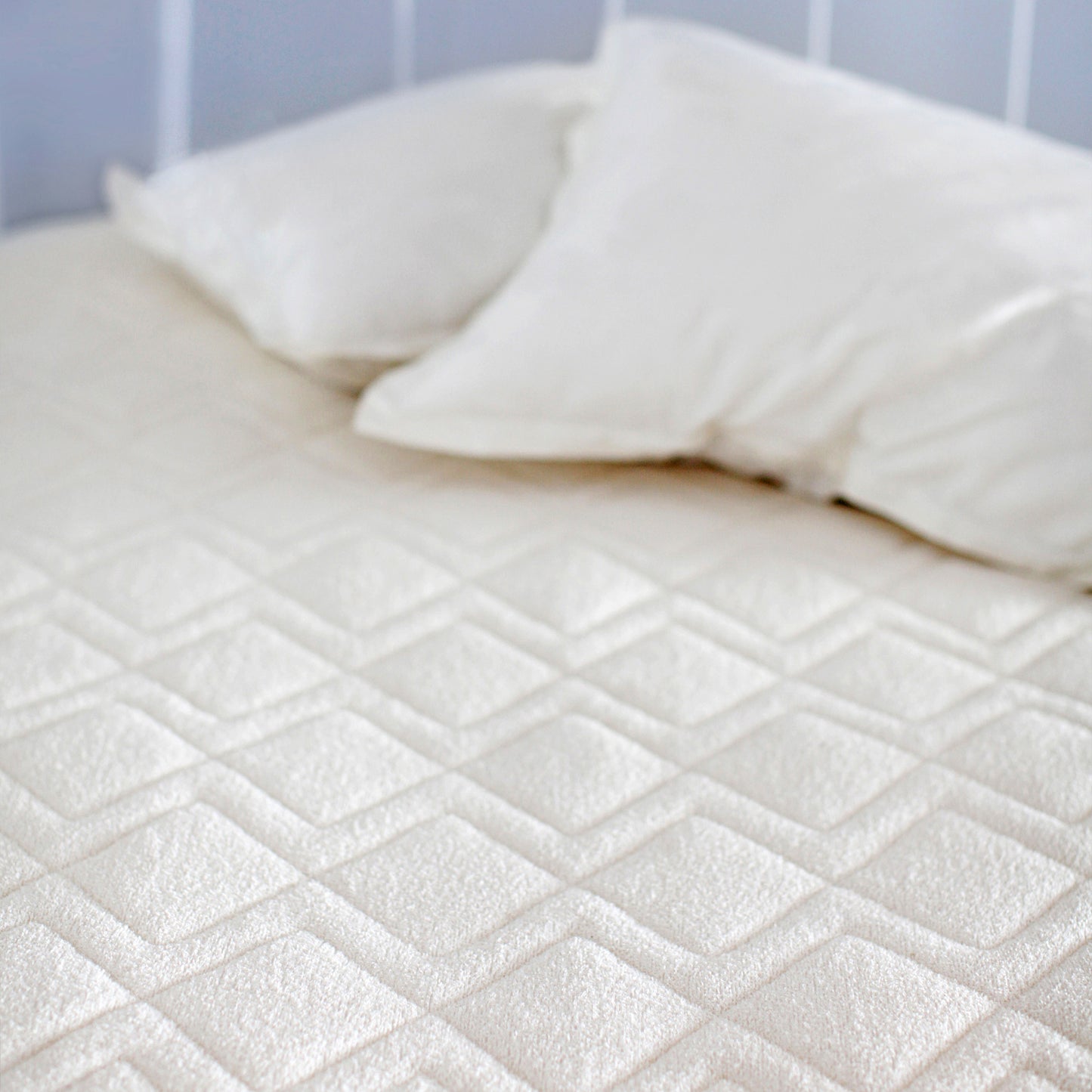 St. Dormeir 16 inch Mattress Protector by St. Genève